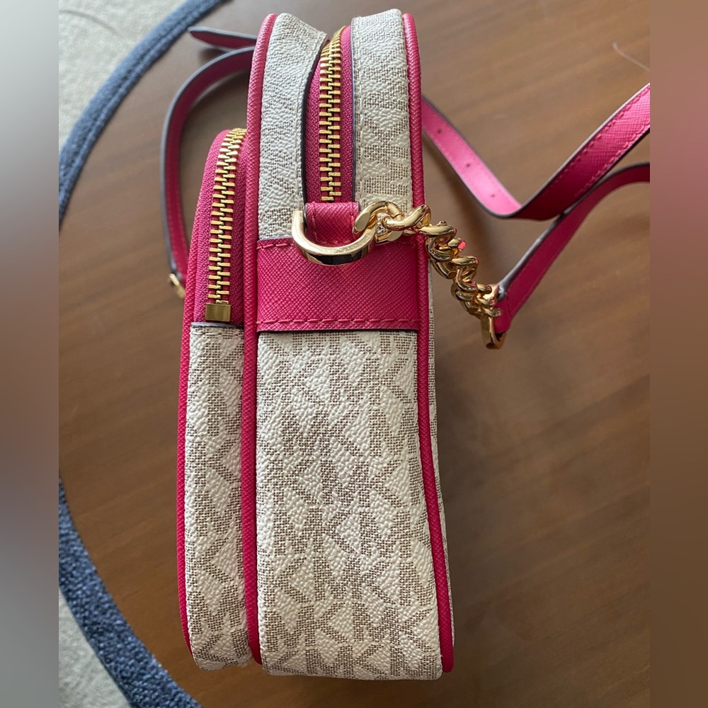Michael Kors Cream & Pink Logo Crossbody Bag – Jet Set Small Camera Style - Picture 4 of 9